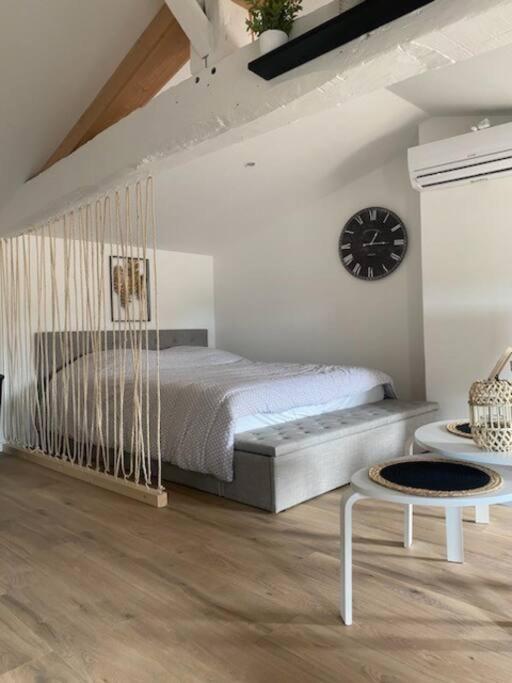Studio Neuf Lumineux Climatise Blaye Kültér fotó